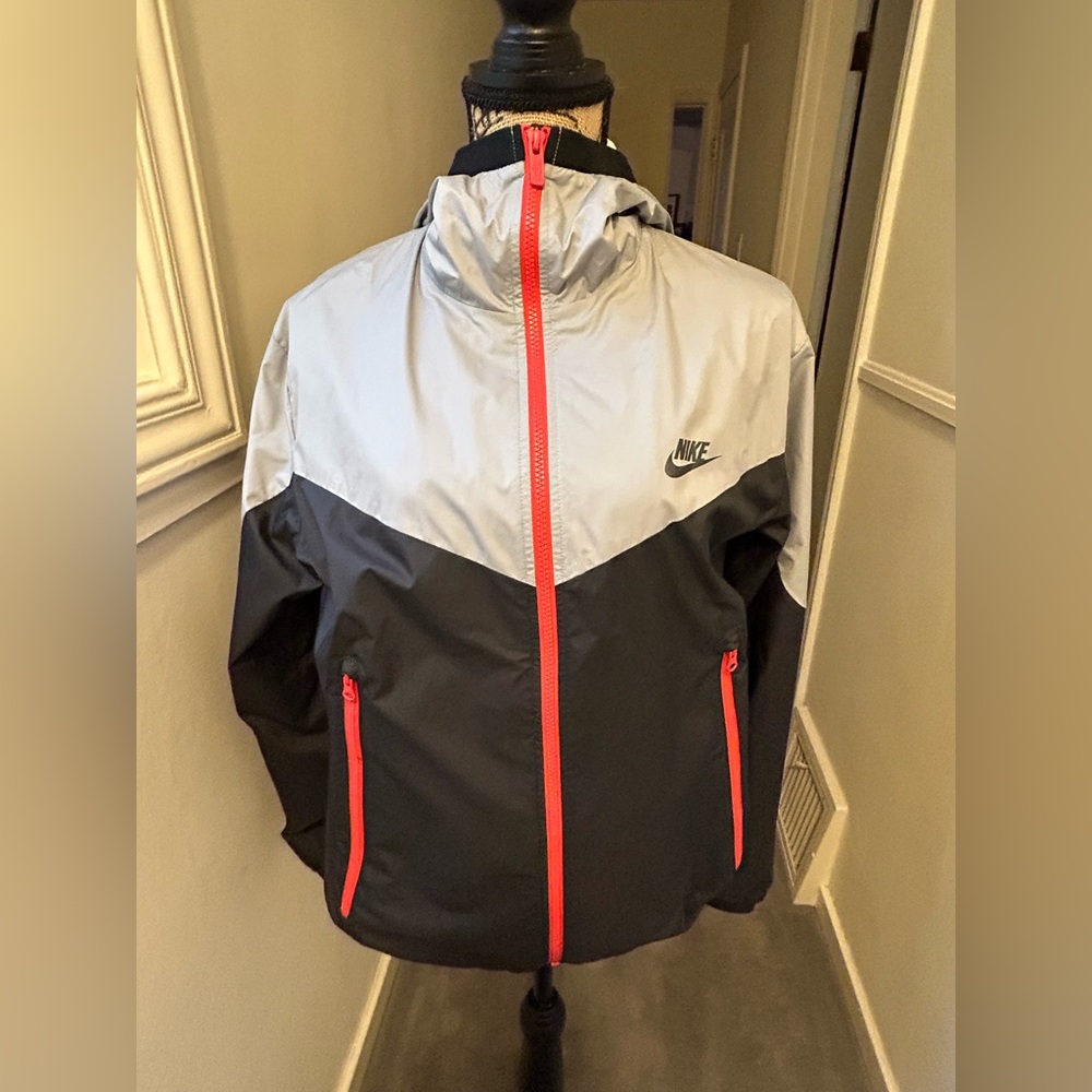 Nike Black and Gray Windbreaker with Athletic Design -M